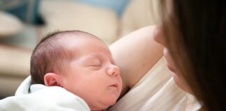 Jaki klej do klejenia przelotek?